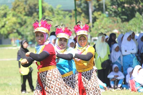 Ribuan warga Kulonprogo mengikuti senam massal yang dilanjutkan lomba senam angguk di Alun-Alun Wates, Kamis (13/10/2016). (Sekar Langit Nariswari/JIBI/Harian Jogja)