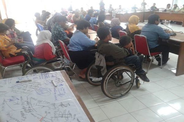 Puluhan penyandang disabilitas hearing dengan Pimpinan DPRD dan Pansus Raperda, Selasa (15/11/2016). (Abdul Hamied Razak/JIBI/Harian Jogja)