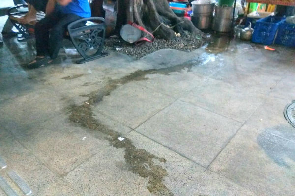 Limbah cucian PKL Malioboro meluber ke Jalur Pedestrian (IST)