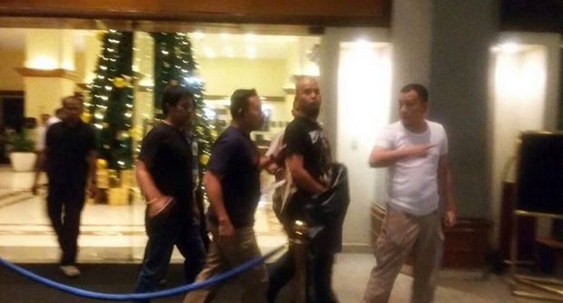 Foto diduga penangkapan Ahmad Dhani yang beredar di media sosial. (Istimewa/Twitter)