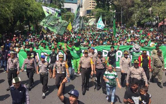 Bonek Mania saat turun ke jalan (Liputan6.com)