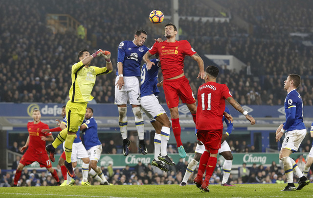 Everton vs Liverpool (Reuters / Carl Recine)