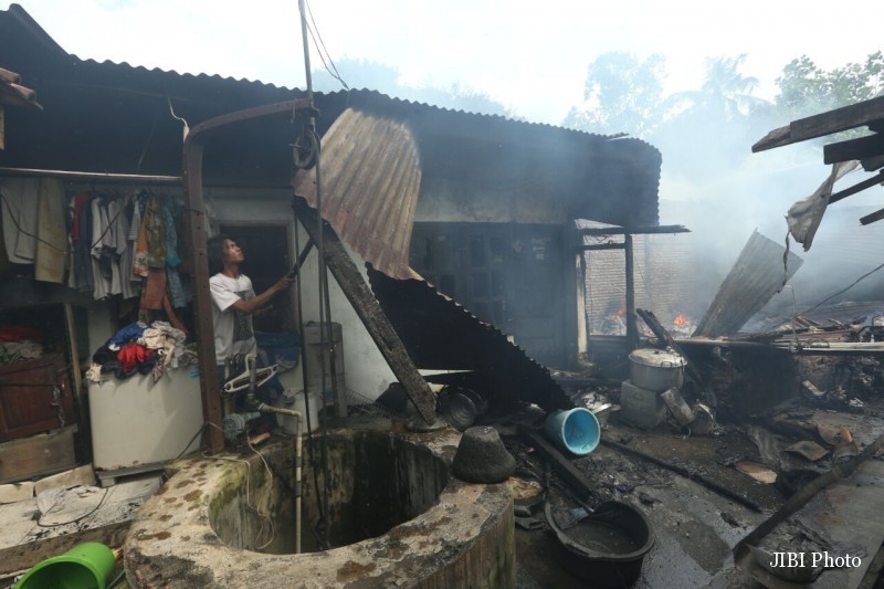 Kebakaran di RT004/RW001 Kampung Tumenggungan, Kelurahan Timuran, Kecamatan Banjarsari, Solo, Jumat (23/12/2016). (Nicoalus Irawan/JIBI/Solopos)