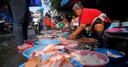 Ilustrasi pedagang ikan di pasar tradisional. (JIBI/Solopos/Antara/Aditya Pradana Putra)
