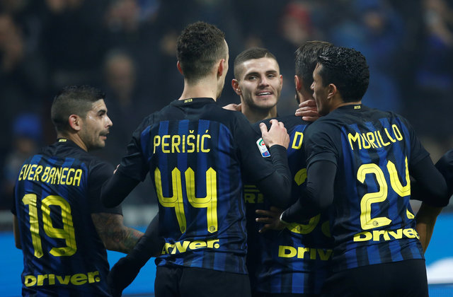 Para pemain Inter Milan merayakan gol (REUTERS/Alessandro Garofalo)