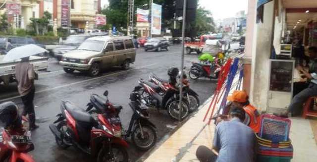 Keramaian jalur jalan utama Kota Salatiga, Jateng. (olx.co.id)