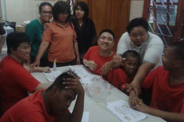 Hotel Santika Premiere Jogja berbagi kasih bersama anak-anak Panti Asuhan Bakti Asih di Janti, Nanggulan, Kulonprogo, Sabtu (17/12/2016). (Foto istimewa/dokumen)