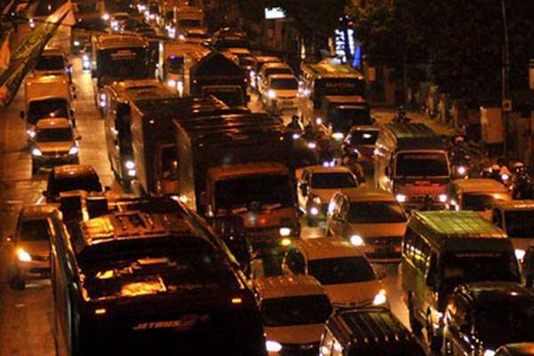 Kendaraan pemudik merayap di Pantura Tegal. (JIBI/Solopos/Antara/Oky Lukmansyah)