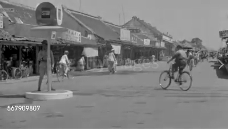 Rambu lampu lalu lintas di Kota Bandung tahun 1920-an (Facebook)