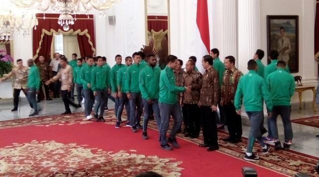 Skuat Timnas Indonesia saat menghadap Presiden Joko Widodo (Liputan6.com)