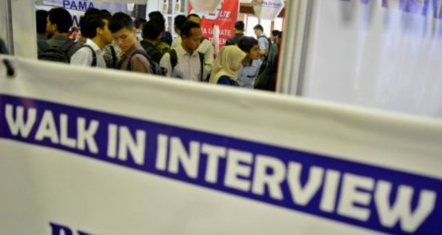 Pencari kerja memadati bursa kerja Diponegoro Career Days di Semarang, Jateng, Jumat (16/12/2016). (JIBI/Solopos/Antara/R. Rekotomo)