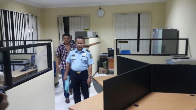 Dua tenaga kerja asing asal Tiongkok dideportasi oleh Kantor Imigrasi Kelas II Madiun karena tidak memiliki izin sesuai ketentuan, Jumat (30/12/2016). (Abdul Jalil/JIBI/Madiunpos.com)