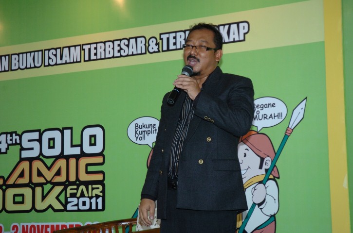 Suripto saat menjadi pembicara di Islamic Book Fair 2011, 3 November 2011. (Istimewa/kulinerdapursolo.com)