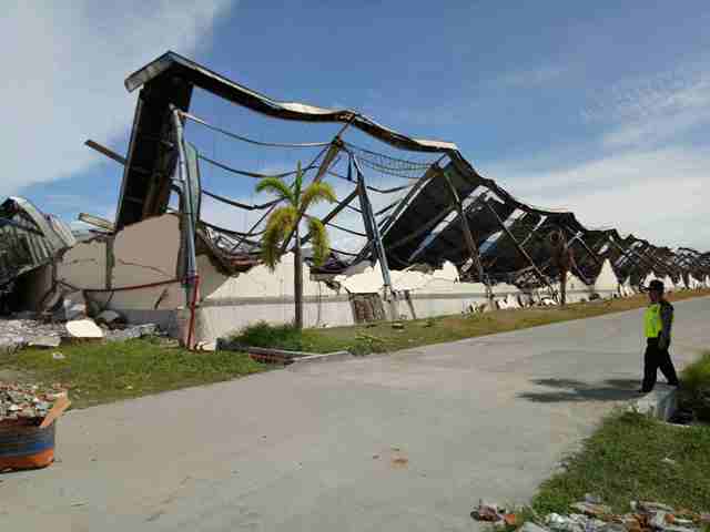 Kondisi terakhir gudang material PT Delta Merlin Sandang Textile (DMST) I di Bumi Aji, Gondang, Sragen, yang terbakar pada Rabu (21/12/2016) lalu. Foto diambil Selasa (27/12/2016). (Moh. Khodiq Duhri/JIBI/Solopos)