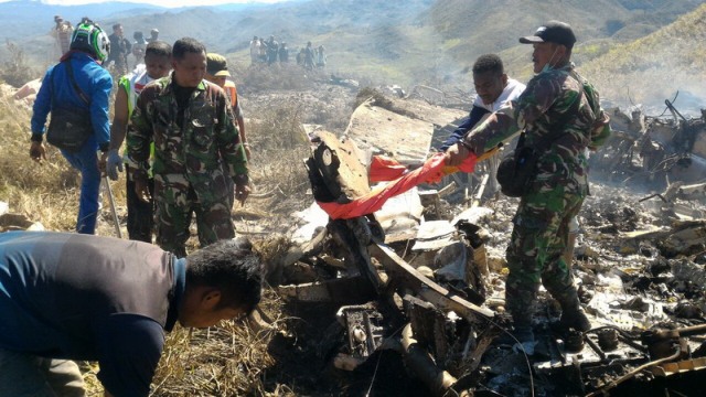 Kondisi pesawat Hercules milik TNI AU yang hilang kontak di Wamena saat ditemukan, Minggu (18/12/2016). (Okezone)