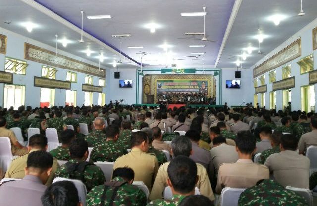 Ratusan orang dari berbagai daerah di Madiun Raya mengikuti silaturahmi bersama Kapolda Jatim di Pondok Gontor, Ponorogo, Selasa (27/12/2016). (Abdul Jalil/JIBI/Madiunpos.com)