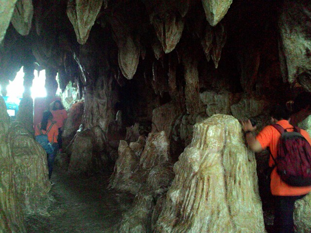 Pengunjung berada di Museum Karst Indonesia yang terletak di Pracimantoro, Wonogiri, belum lama ini. (Bayu Jatmiko Adi/JIBI/Solopos)