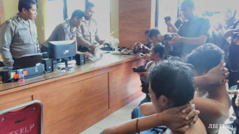 3 anak di bawah umur diduga melakukan tindak klithih dan membawa senjata tajam, botol, dan gir kendaraan tertangkap di Kalibawang pada Kamis (15/12/2016). (Sekar Langit Nariswari/JIBI/Harian Jogja)