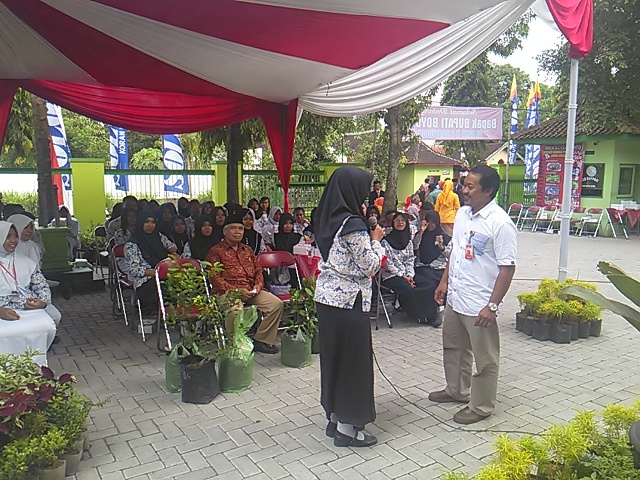 Para siswa SMAN 1 Banyudono, Boyolali, menerima sosialisasi e-voting oleh anggota KPU Boyolali Divisi SDM dan Partisipasi Masyarakat, Pargito, di sekolah setempat, Kamis (15/12/2016). (Aries Susanto/JIBI/Solopos)