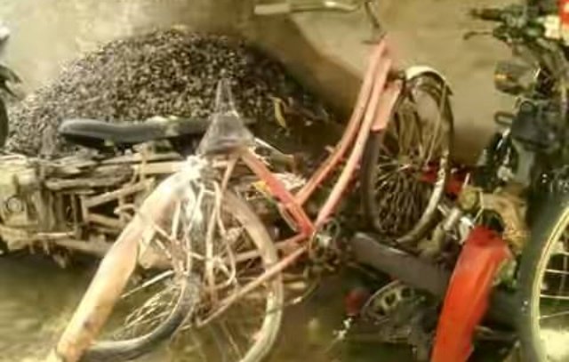 Sepeda milik Basri, korban tabrak lari di jalur jalan Grobogan-Blora, Desa Bandungsari, Kecamatan Ngaringan, Kabupaten Grobogan, Jateng, Minggu (18/12/2016) siang. (Facebook.com-Aris Budi Santoso)