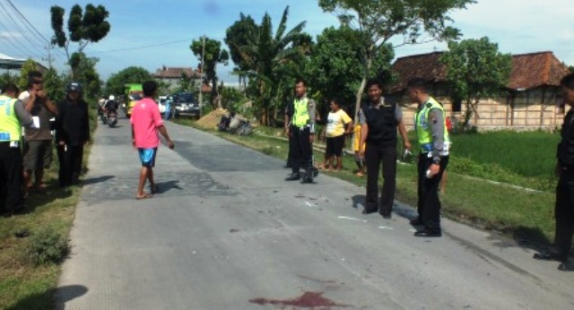 Lokasi kecelakaan di jalur jalan Danyang-Panunggalan, Desa Kandangan, Kecamatan Purwodadi, Kabupaten Grobogan, Senin (19/12/2016) pagi. (Facebook.com-Grobogantoday.com)