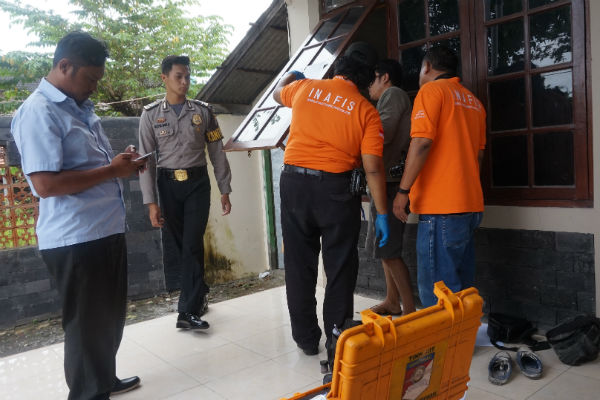 Petugas kepolisian dari Polres Kulonprogo melakukan olah TKP di salah satu lokasi pencurian di simpang tiga Toyan, Triharjo, Wates pada Rabu(21/12/2016). (Sekar Langit Nariswari/JIBI/Harian Jogja)