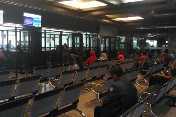 Masyarakat yang menunggu giliran untuk menukarkan uang dengan uang Rupiah TE 2016 di KPw BI DIY, Jogja, Selasa (20/12/2016). (Harian Jogja/Kusnul Isti Qomah)