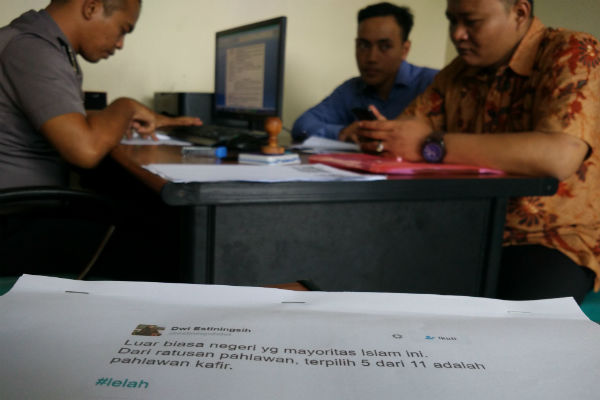 Perwakilan Gerakan Masyarakat Bhineka (GMB) saat melaporkan dugaan pelanggaran UU ITE yang dilakukan oleh Dwi Estiningsih di Mapolda DIY, Kamis (29/12/2016). (Yudho Priambodo/JIBI/Harian Jogja)