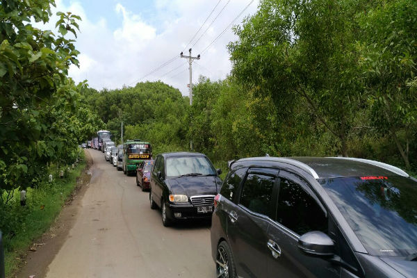 Kemacetan parah terjadi di jalan menuju Pantai Gunungkidul. Adapun lebar jalan hanya lima meter. (Bhekti Suryani/JIBI/Harian Jogja)