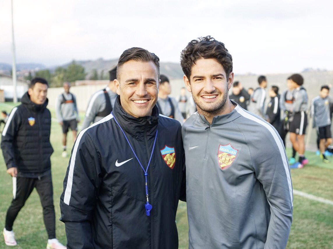 Alexander Pato (Kanan) Gabung Tianjin Quanjian (Twitter)