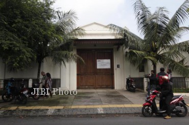 Rumah milik Irjen Pol Djoko Susilo di Jl Perintis Kemerdekaan, Sondakan, Laweyan, Solo, dipasangi tulisan tanda penyitaan oleh KPK. (JIBI/Solopod/Dok.)