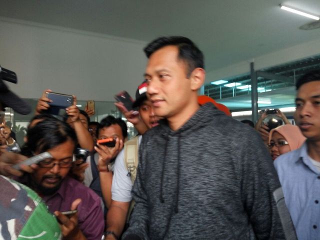 Agus Harimurti Yudhoyono (AHY_ begitu tiba di Stasiun Balapan Solo, Sabtu (18/2/2017). (Mahardini Na/JIBI/Solopos)