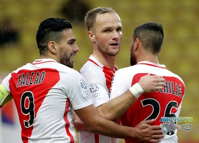 Para pemain Monaco merayakan gol. (JIBI/REUTERS/Eric Gaillard)