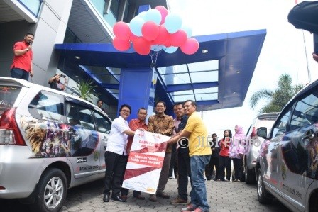 Pelepasan balon menandai peluncuran aplikasi pemesanan online Boyolali Taksi dan Sakura Taksi di Kantor Indosat Ooredoo Purwosari Solo, Senin (27/2/2017). (Shoqib Angriawan/JIBI/Solopos)