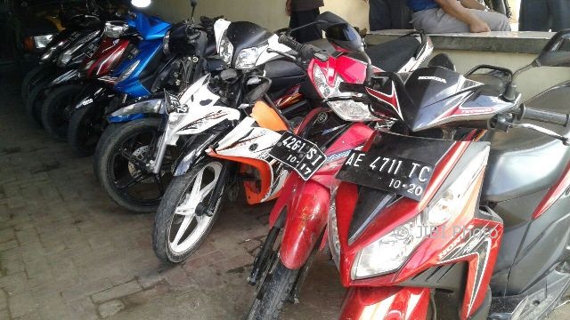KECELAKAAN PONOROGO : Mobil Gasak 9 Sepeda Motor di Depan KECELAKAAN PONOROGO : Mobil Gasak 9 Sepeda Motor di Depan