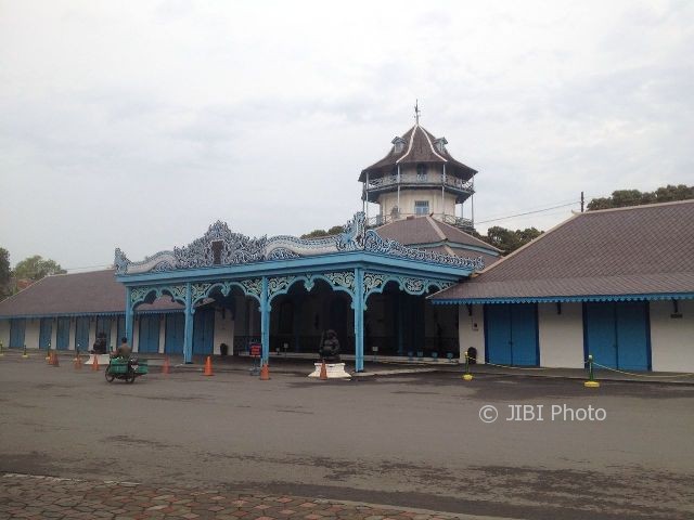 Kondisi di bagian depan Kori Kamandungan Kompleks Keraton Kasunanan Surakarta Hadiningrat, Kamis (23/3/2017), menjelang batas akhir pengosongan Keraton oleh Eddy Wirabhumi Cs. (Sunaryo Haryo Bayu/JIBI/Solopos)