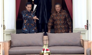 Presiden Joko Widodo (kiri) menerima kunjungan Ketua Umum DPP Partai Demokrat yang juga Presiden ke-6 RI Susilo Bambang Yudhoyono di Istana Merdeka, Kamis (9/3/2017). (JIBUI/Solopos/Antara/Setpres/Cahyo Bruri Sasmito)