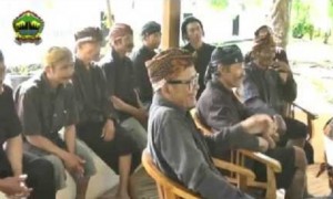 Publikasi Pemprov Jateng yang mengekspose warga Sedulur Sikep yang mendukung pabrik semen di Pegunungan Kendeng. (Youtube.com)