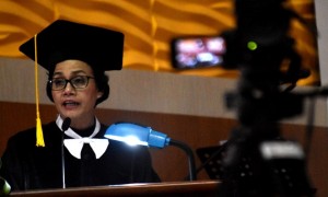Menteri Keuangan Sri Mulyani Indrawati menyampaikan orasi ilmiah peringatan Dies Natalis Ke-52 Universitas Negeri Semarang (Unnes) di kampus Sekaran, Semarang, Jateng, Kamis (30/3/2017). (JIBI/Solopos/Antara/Aditya Pradana Putra)