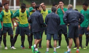 Para pemain Timnas U-22 bersama pelatih Luis Milla (Liputan6.com)