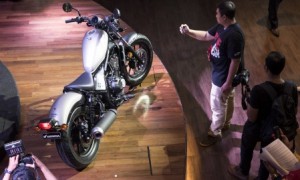 Honda CMX500 Rebel yang diperkenalkan saat peluncurannya di Jakarta, Jumat (17/3/2017). (JIBI/Antara/M Agung Rajasa)