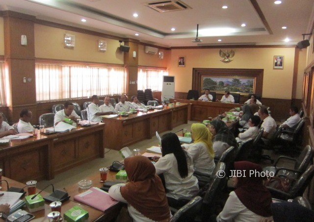 Sejumlah kepala seksi (kasi) pemerintahan di setiap kecamatan mengikuti pengarahan rencana pencetakan e-KTP di ruang B1 Setda Klaten, Rabu (19/4/2017). (Ponco Suseno/JIBI/Solopos)