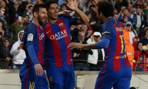 Neymar, Luis Suarez dan Lionel Messi merayakan gol. (JIBI/REUTERS/Albert Gea)