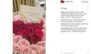 Buket bunga mawar untuk Kahiyang AYu (Instagram @lambe_lamis)