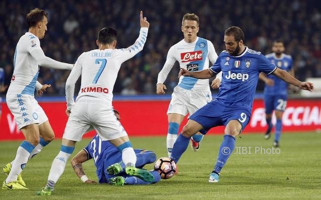 Napoli vs Juventus (JIBI/REUTERS/Ciro De Luca)