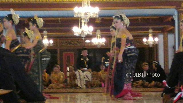 Tarian Bedhaya Ketawang dalam prosesi Tingalan Jumenengan PB XIII, Sabtu (22/4/2017). (Ferri Setiawan/JIBI/Solopos)