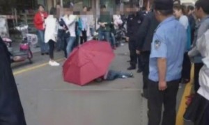 Bocah tujuh tahun melompat dari lantai kesepuluh menggunakan payung sebagai parasut (Shanghaiist)