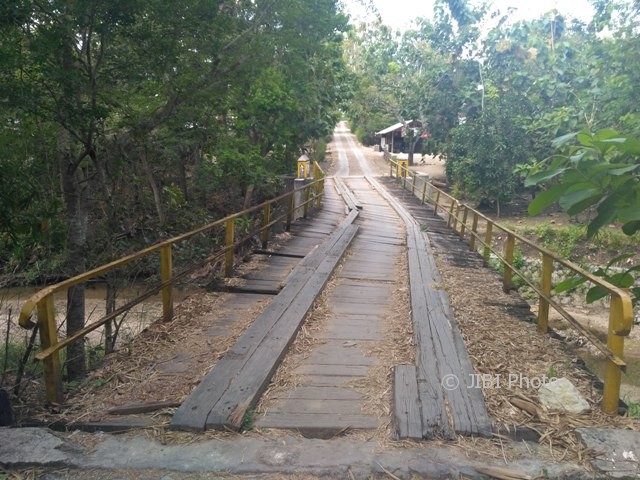 Kondisi Jembatan Banaran di antara Dusun Banaran dan Dusun Babadan, Desa Banaran, Pracimantoro, Wonogiri, Jumat (19/5/2017). (Danur Lambang Pristiandaru/JIBI/Solopos)