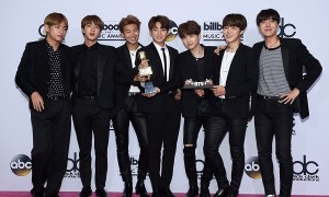 Personel BTS di ajang BBMA 2017 (Billboard.com)