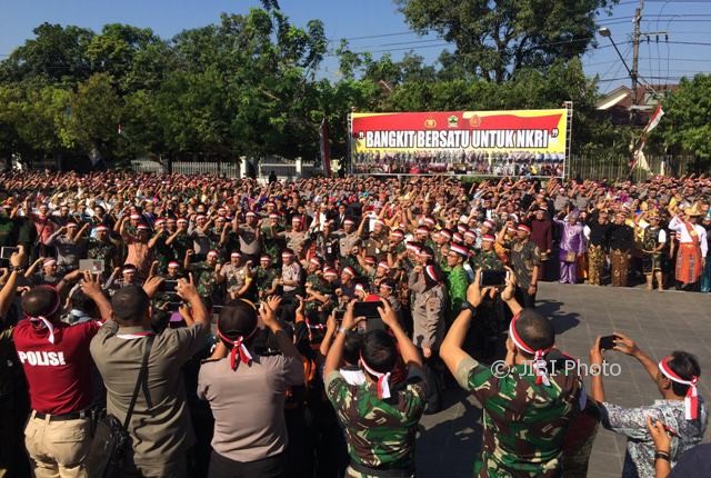 Apel bersama memperingati Hari Kebangkitan Nasional (Harkitnas) di Plaza Manahan, Jl. Adisucipto Solo, Sabtu (20/5/2017) pagi. (Farida Trisnaningtyas/JIBI/Solopos)